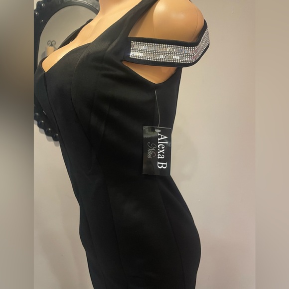 NWT BLACK DRESS WITH OPEN SHOULDERS AND SILVER BRIGHT STRAPS SIZE 8 (21) - Picture 2 of 7